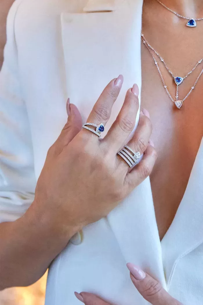 APM Monaco Bague Pavée Triangle Bleu Argent Sterling