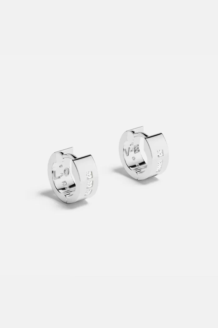 APM Monaco Boucles d’oreilles Huggie en code Morse LOVE Argent Sterling