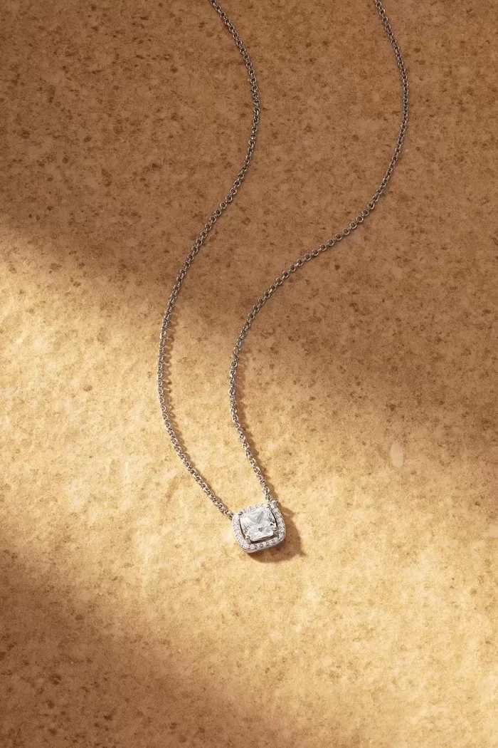 APM Monaco Collier Ajustable avec Petite Pierre Carrée Argent Sterling