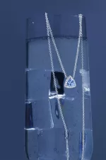 APM Monaco Collier réglable Triangle Pavé Bleu Argent Sterling