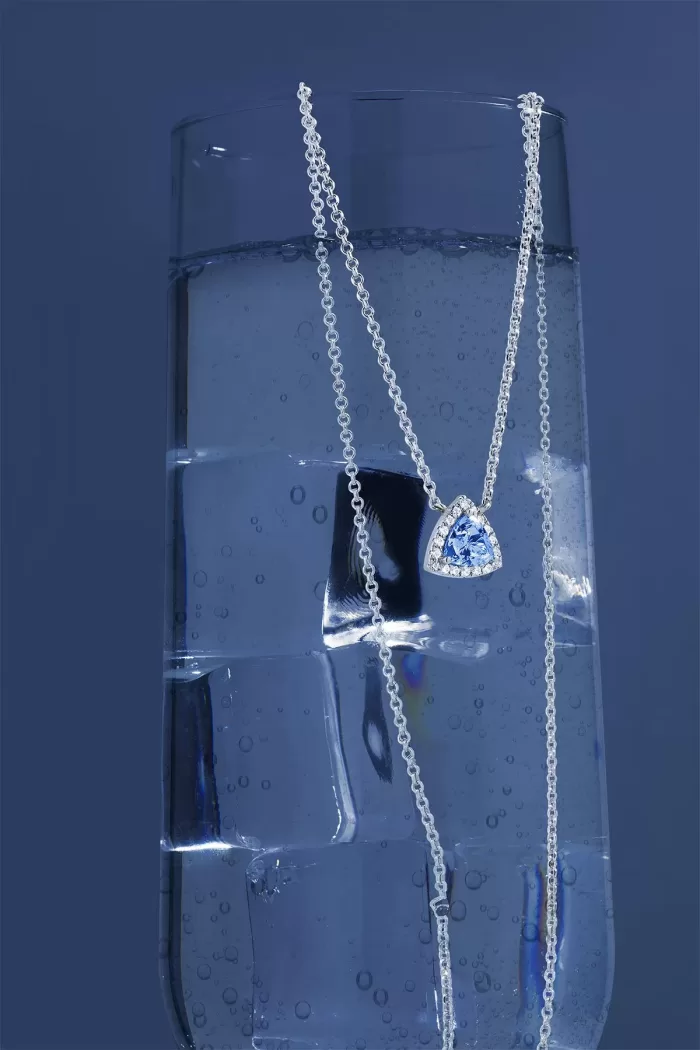 APM Monaco Collier réglable Triangle Pavé Bleu Argent Sterling