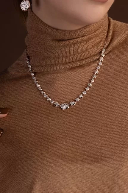 APM Monaco Collier réglable ovale pavé d’or rose Plaqué Or Rose 18 Carats