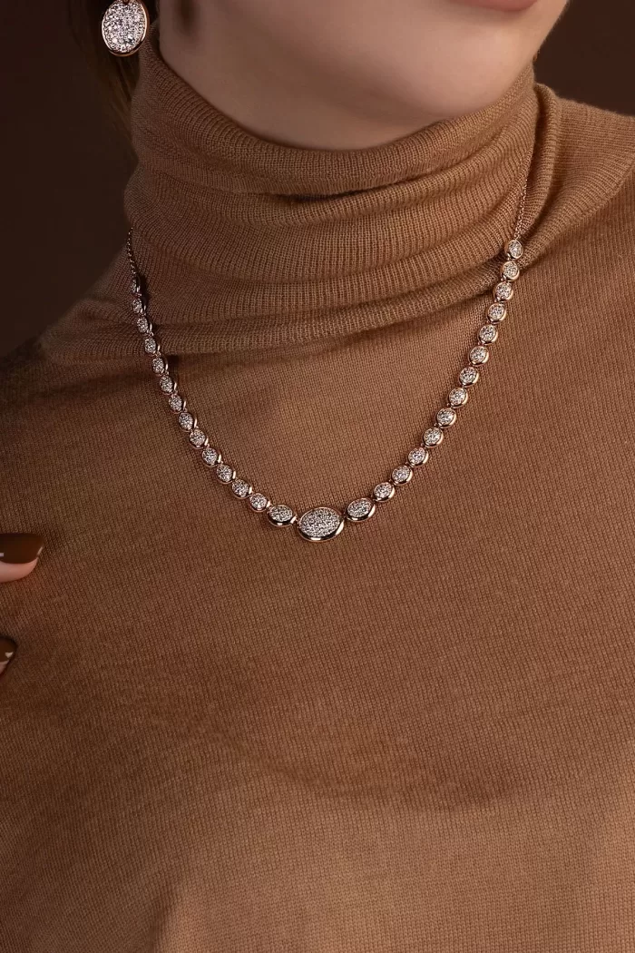 APM Monaco Collier réglable ovale pavé d’or rose Plaqué Or Rose 18 Carats