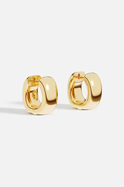 APM Monaco Grosses boucles d’oreilles Huggie dorées Plaqué Or Jaune 18 Carats